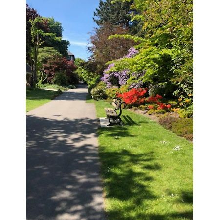 Perfectly Located 4 Storey Townhouse With 2 Parking Spaces In Central Harrogate Esterno foto