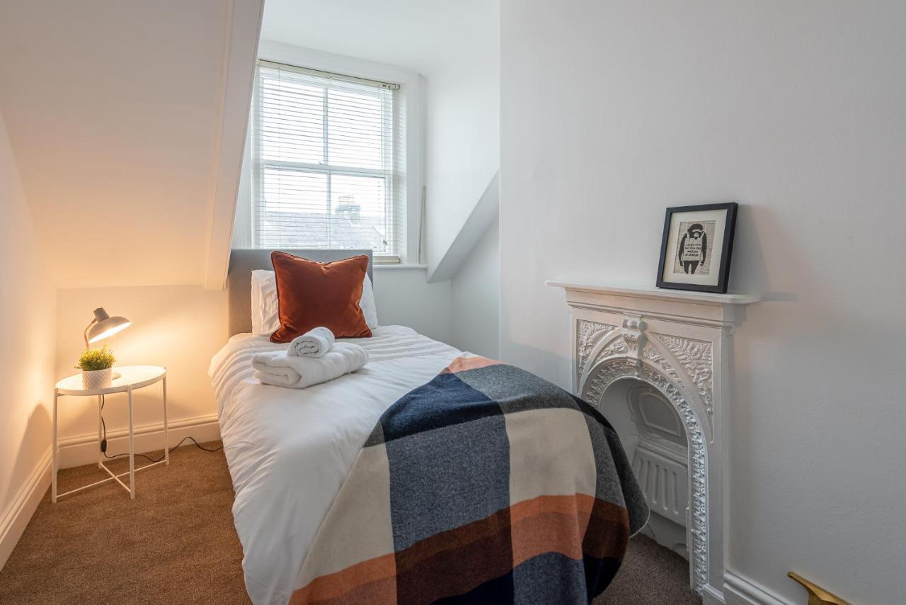 Perfectly Located 4 Storey Townhouse With 2 Parking Spaces In Central Harrogate Esterno foto