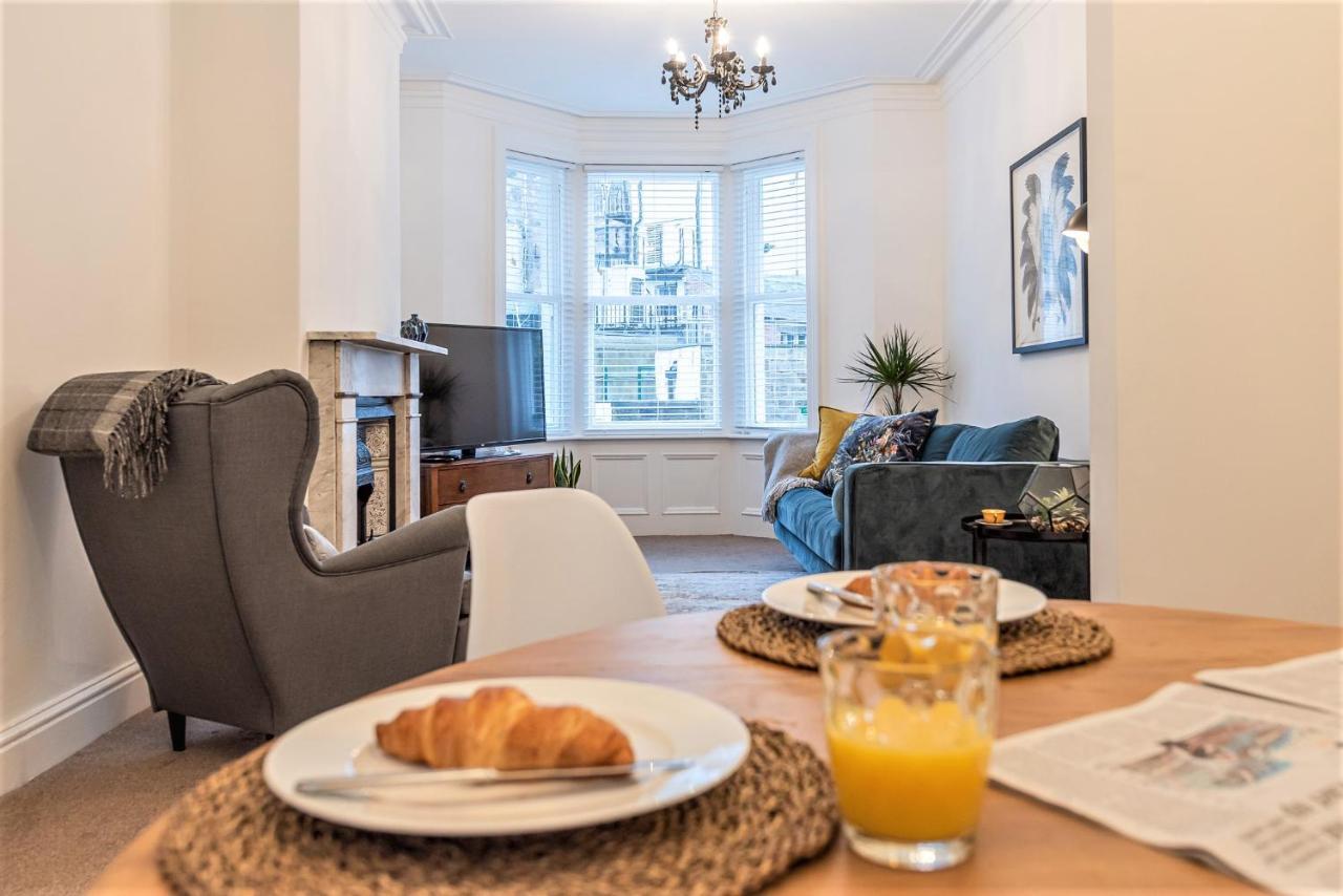 Perfectly Located 4 Storey Townhouse With 2 Parking Spaces In Central Harrogate Esterno foto