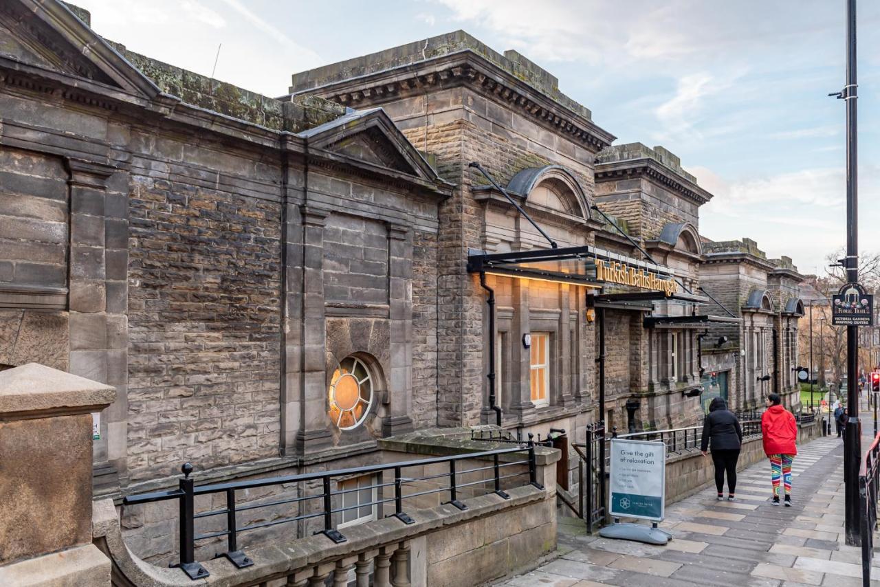 Perfectly Located 4 Storey Townhouse With 2 Parking Spaces In Central Harrogate Esterno foto