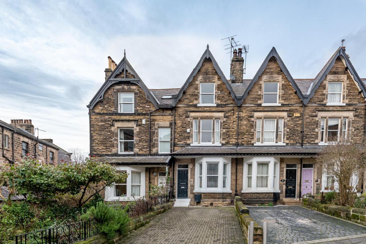 Perfectly Located 4 Storey Townhouse With 2 Parking Spaces In Central Harrogate Esterno foto
