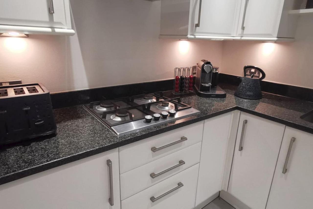 Perfectly Located 4 Storey Townhouse With 2 Parking Spaces In Central Harrogate Esterno foto