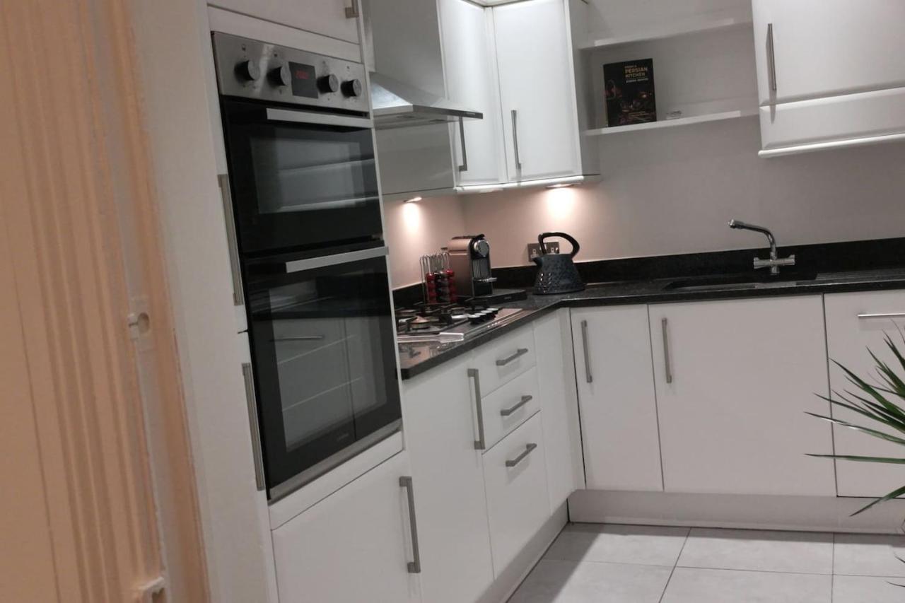 Perfectly Located 4 Storey Townhouse With 2 Parking Spaces In Central Harrogate Esterno foto